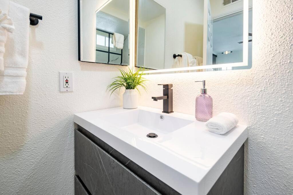 Holiday home Luxury Getaway - Only 15 Min To Downtown *