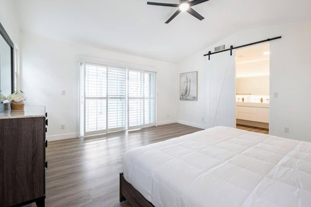Holiday home Luxury Getaway - Only 15 Min To Downtown