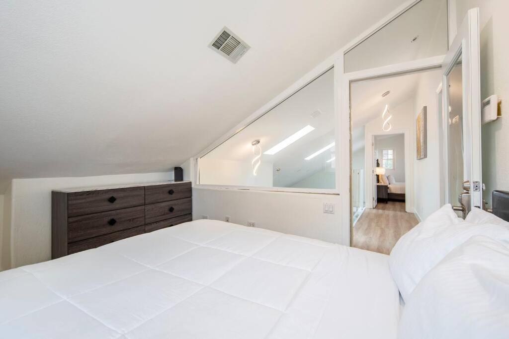 Holiday home Luxury Getaway - Only 15 Min To Downtown