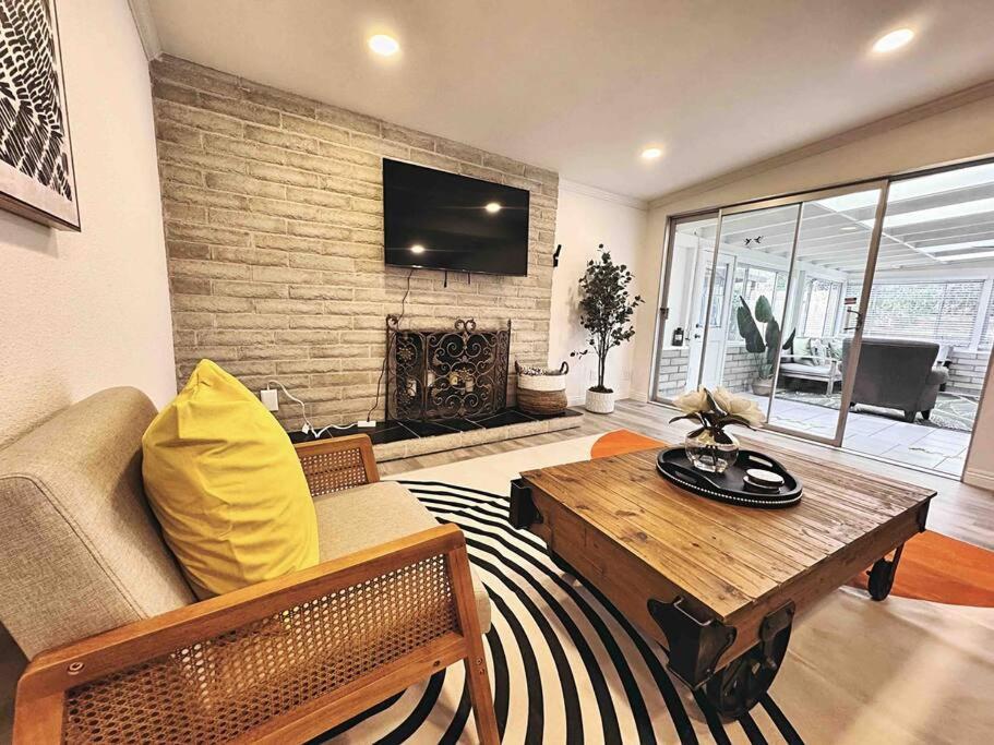 Sunny Retreat Huge Single Level With Large Yard Holiday home