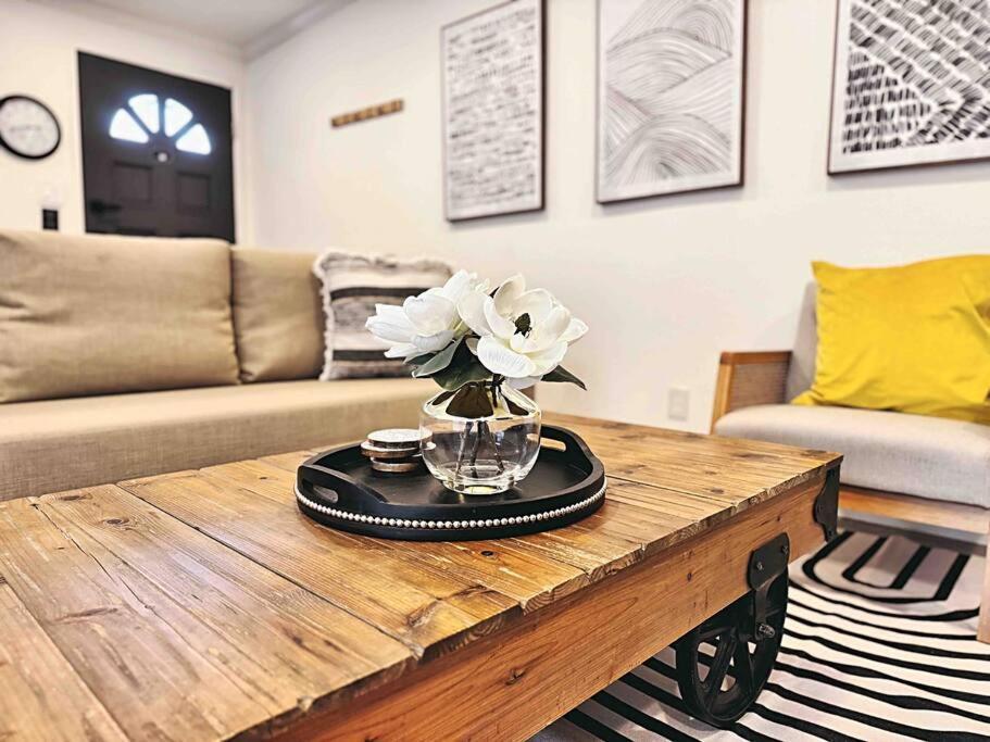 Sunny Retreat Huge Single Level With Large Yard San Diego