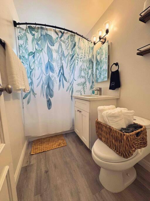 Sunny Retreat Huge Single Level With Large Yard
