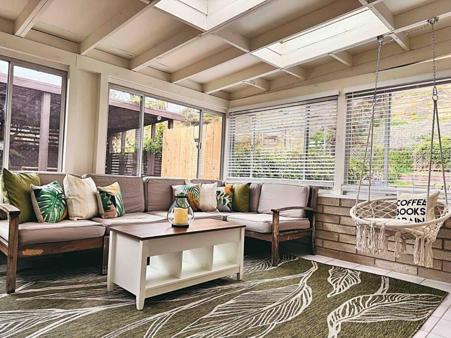 Sunny Retreat Huge Single Level With Large Yard