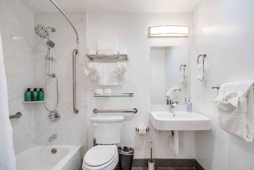 Apartment Hot Tub, New 2 Bedroom Park Blvd San Diego