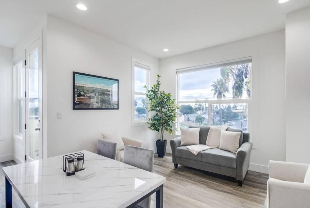 Hot Tub, New 2 Bedroom Park Blvd San Diego