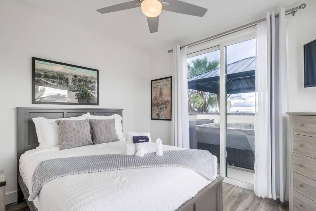 Hot Tub, New 2 Bedroom Park Blvd * San Diego