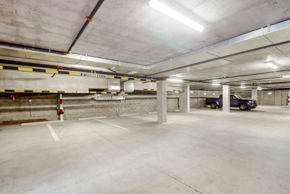 Hot Tub, New 2 Bedroom Park Blvd