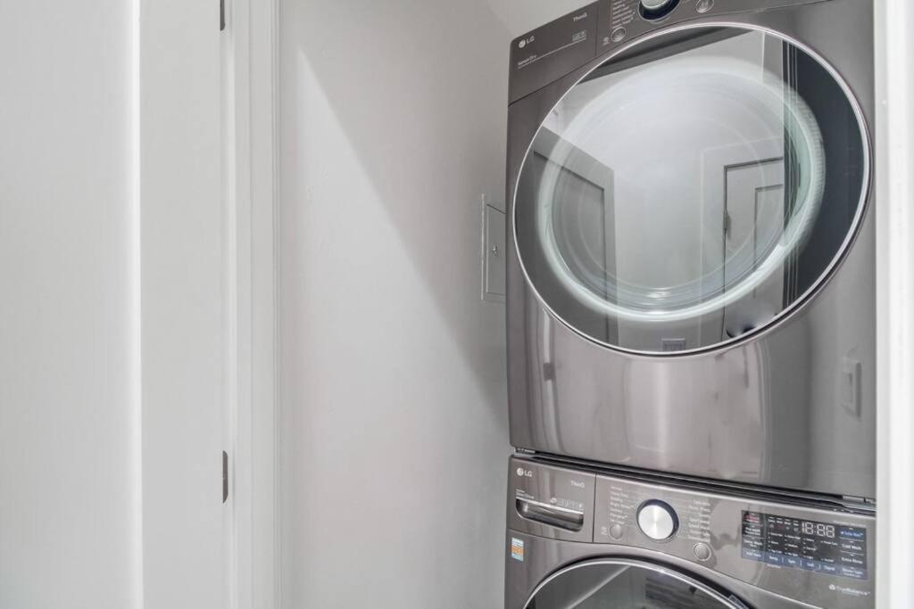 Apartment Hot Tub, New 2 Bedroom Park Blvd San Diego