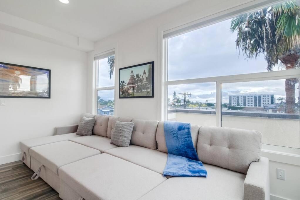 Hot Tub, New 2 Bedroom Park Blvd *