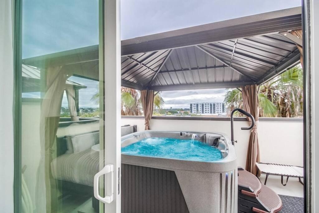 Hot Tub, New 2 Bedroom Park Blvd * San Diego