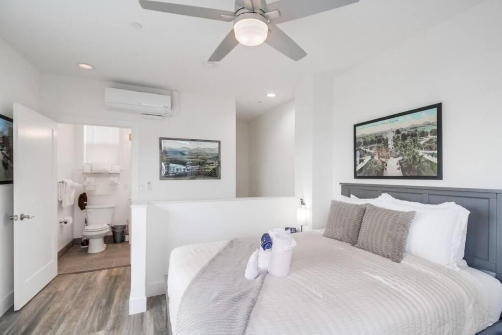 Hot Tub, New 2 Bedroom Park Blvd San Diego