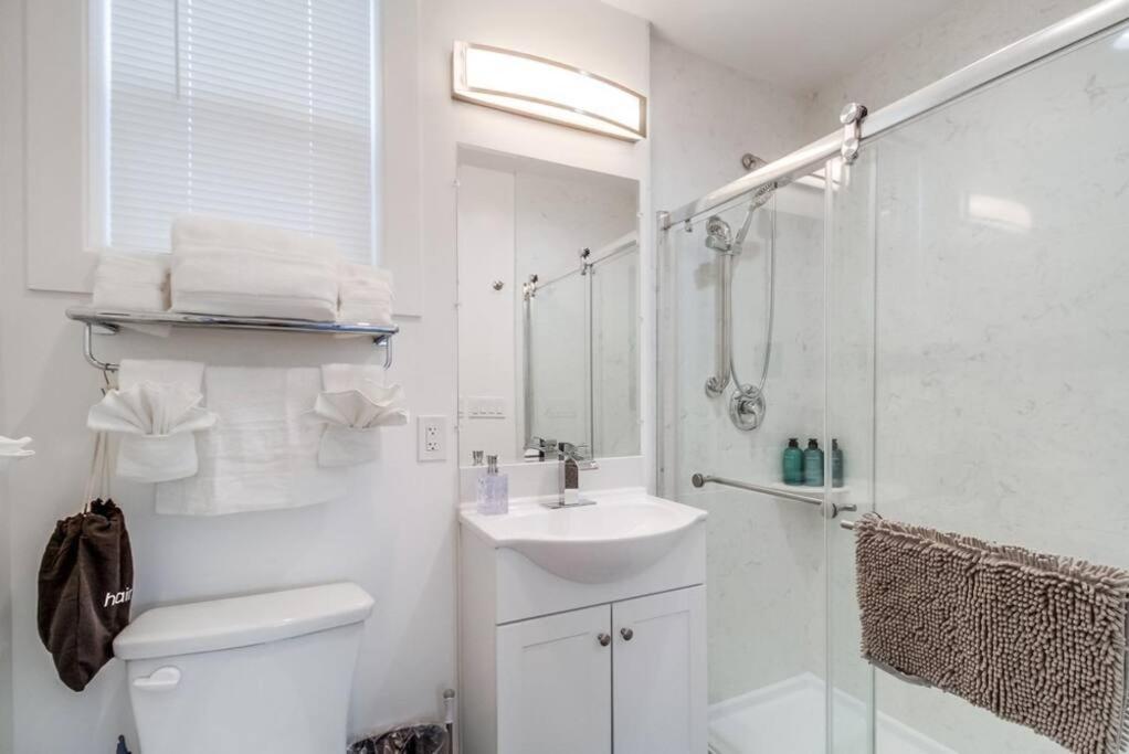 Hot Tub, New 2 Bedroom Park Blvd * San Diego