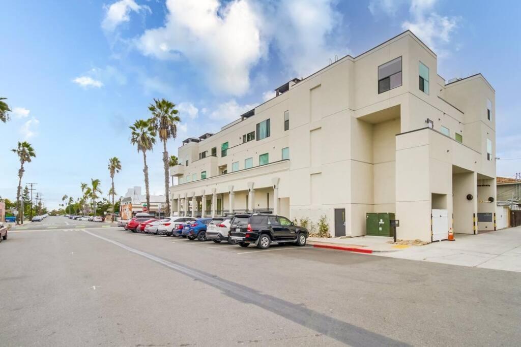 Hot Tub, New 2 Bedroom Park Blvd * San Diego