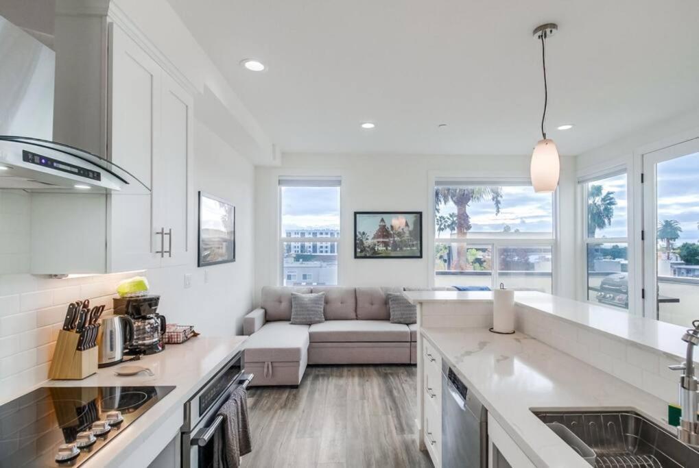 Hot Tub, New 2 Bedroom Park Blvd