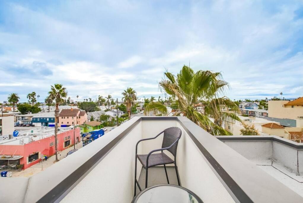 Hot Tub, New 2 Bedroom Park Blvd San Diego