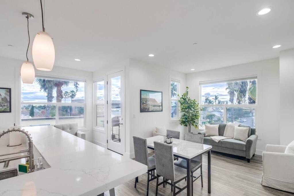 Hot Tub, New 2 Bedroom Park Blvd