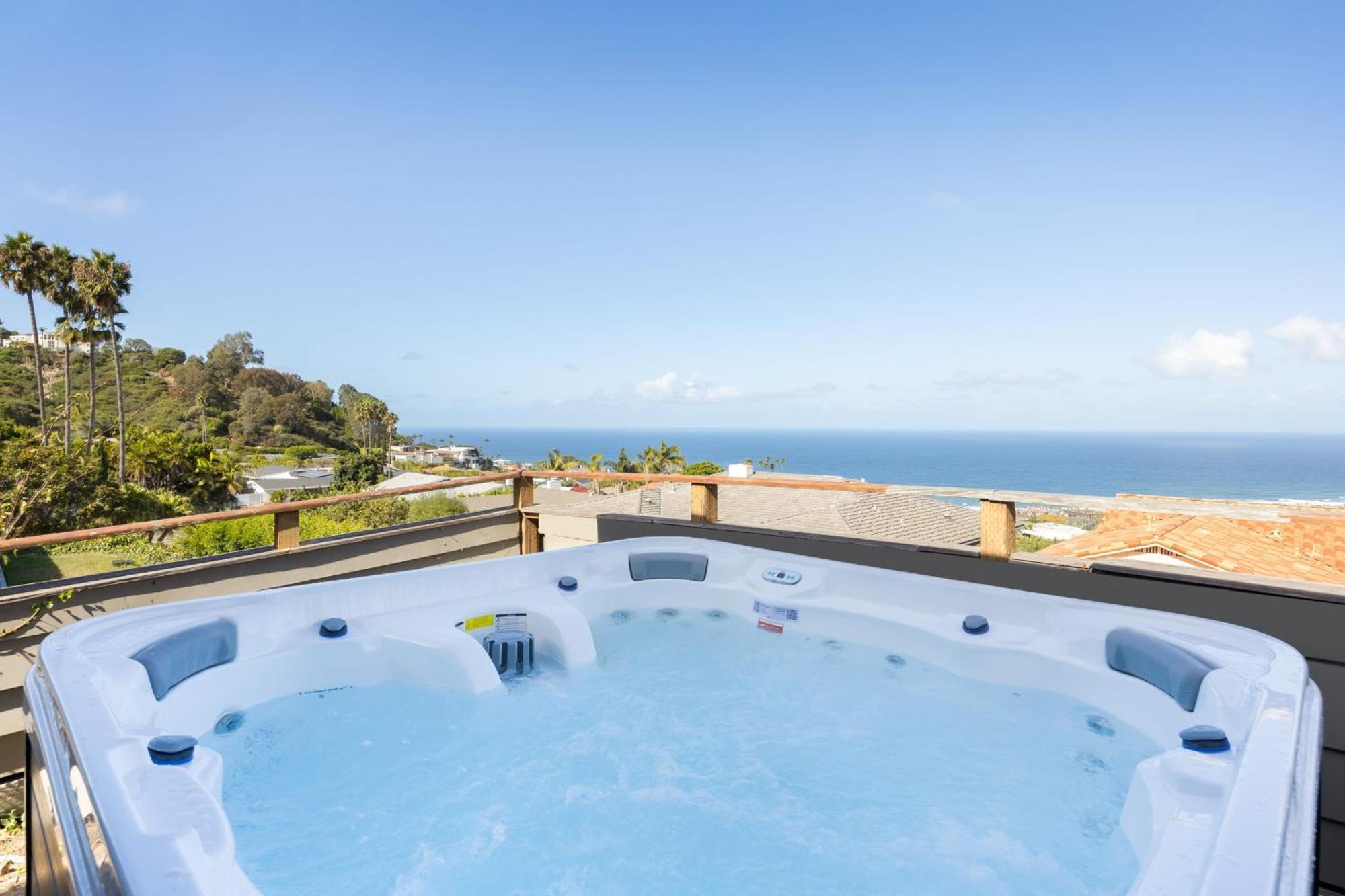 Holiday home Parasol By Avantstay Hilltop Ocean View Escape W Large Patio Pool Table *