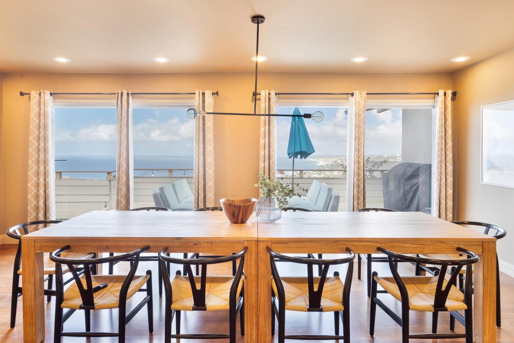 Parasol By Avantstay Hilltop Ocean View Escape W Large Patio Pool Table Holiday home