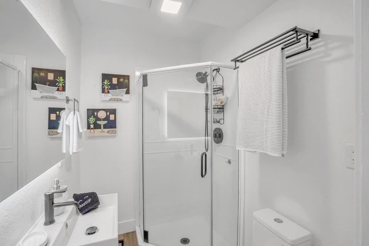 3bed 3bath Blocks To The And Bay In Pb Apartment *