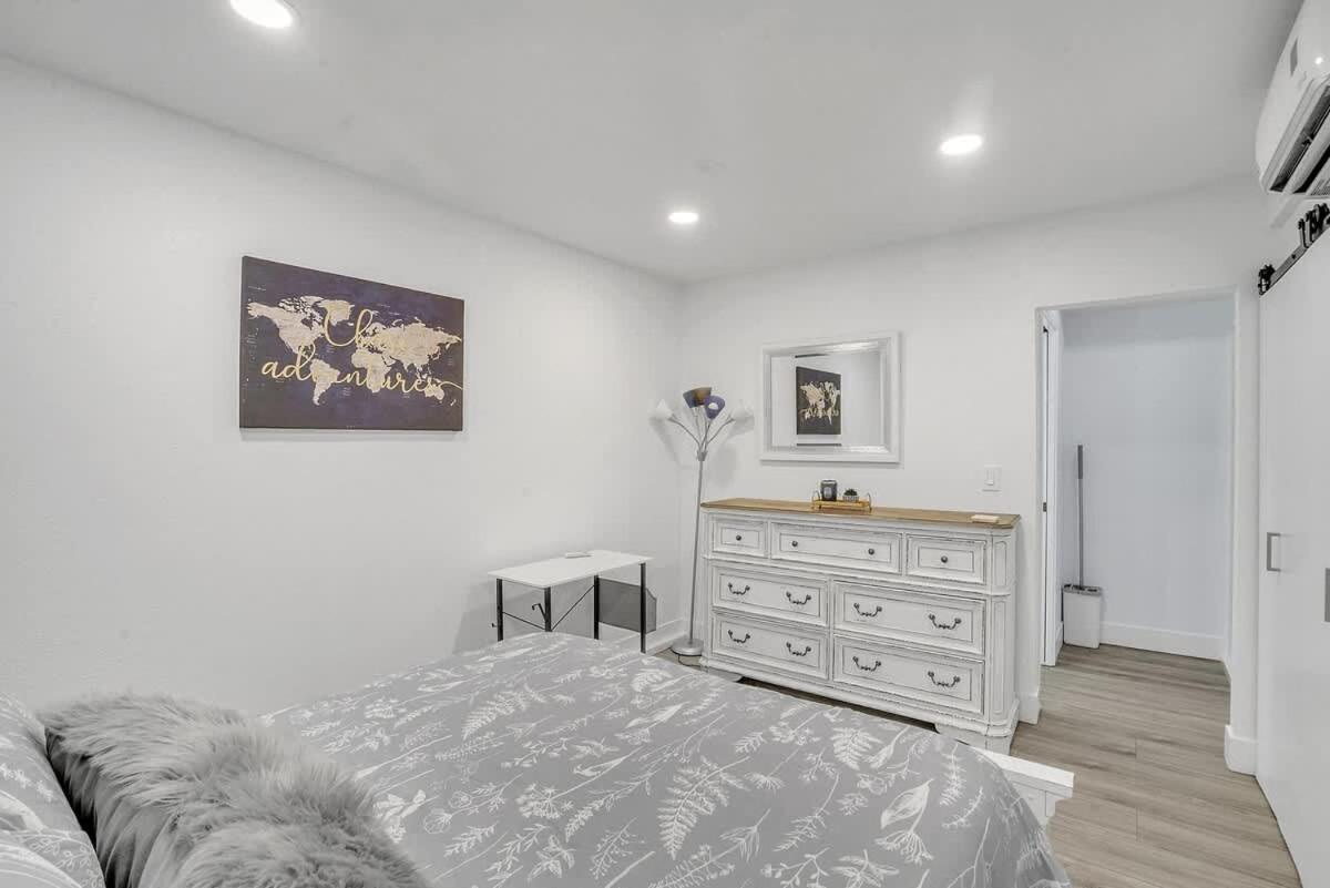 3bed 3bath Blocks To The And Bay In Pb * San Diego
