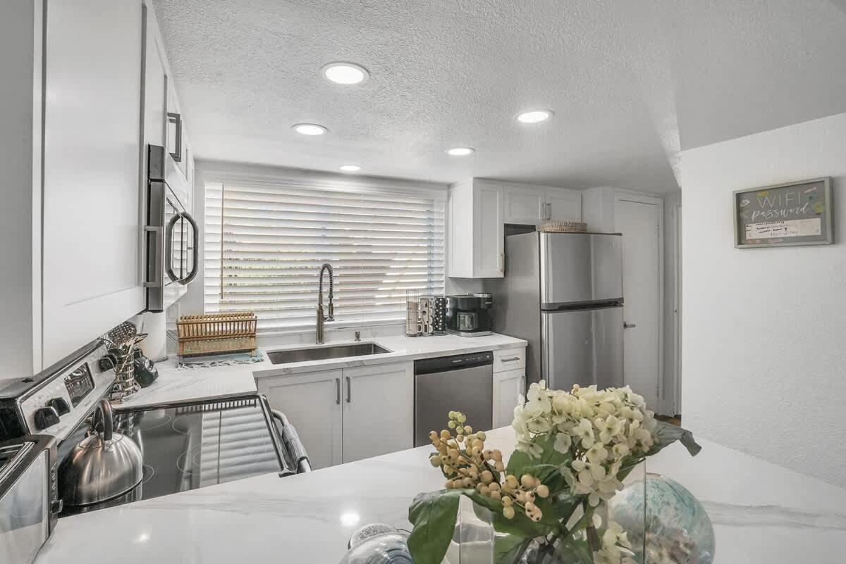 3bed 3bath Blocks To The And Bay In Pb Apartment San Diego