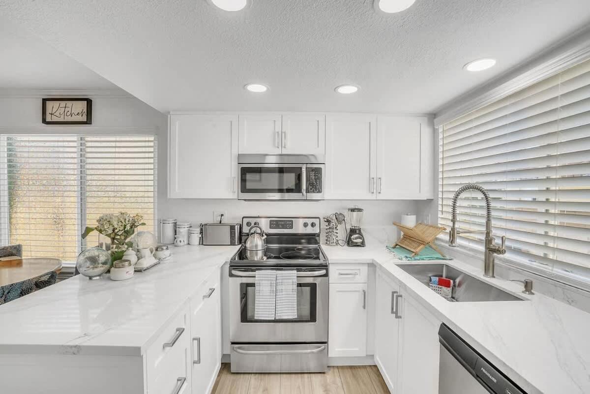3bed 3bath Blocks To The And Bay In Pb Apartment *