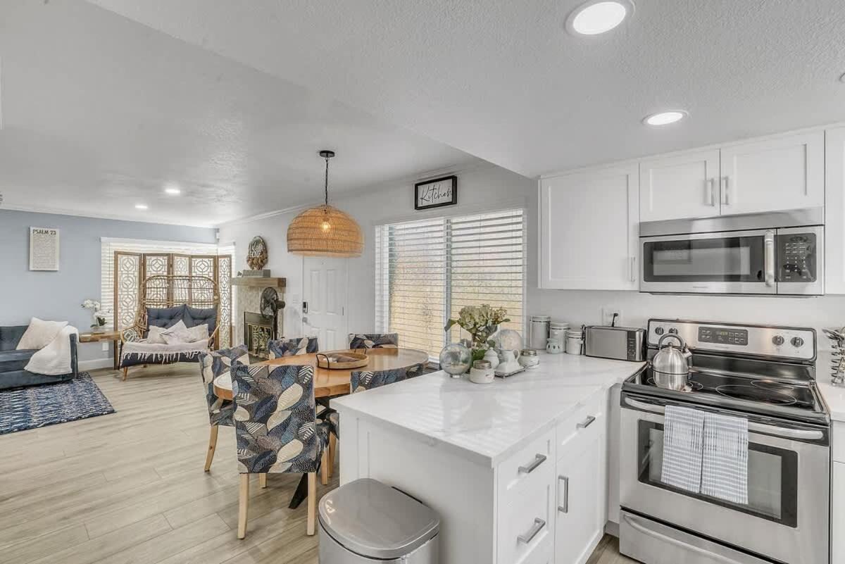 3bed 3bath Blocks To The And Bay In Pb Apartment