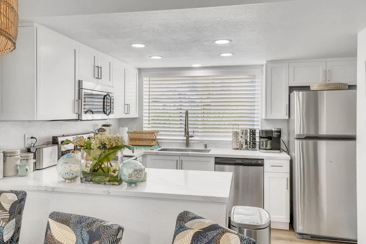 3bed 3bath Blocks To The And Bay In Pb Apartment *