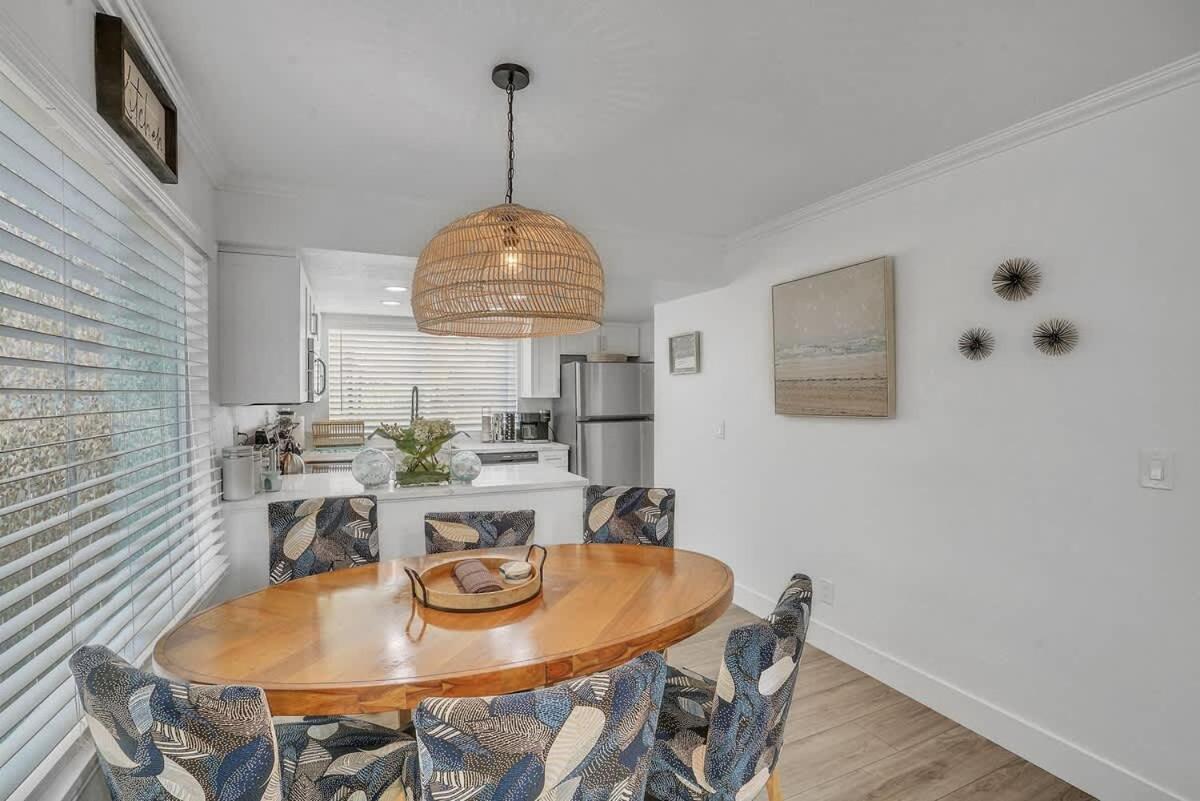 Apartment 3bed 3bath Blocks To The And Bay In Pb *
