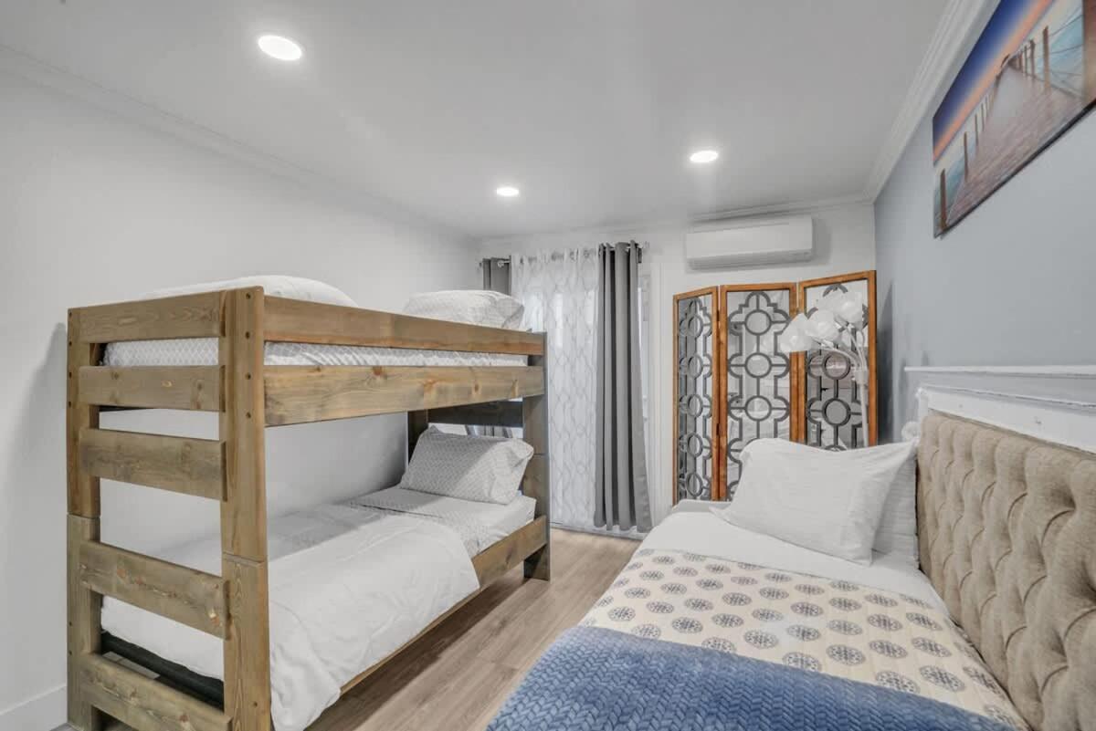 3bed 3bath Blocks To The And Bay In Pb *