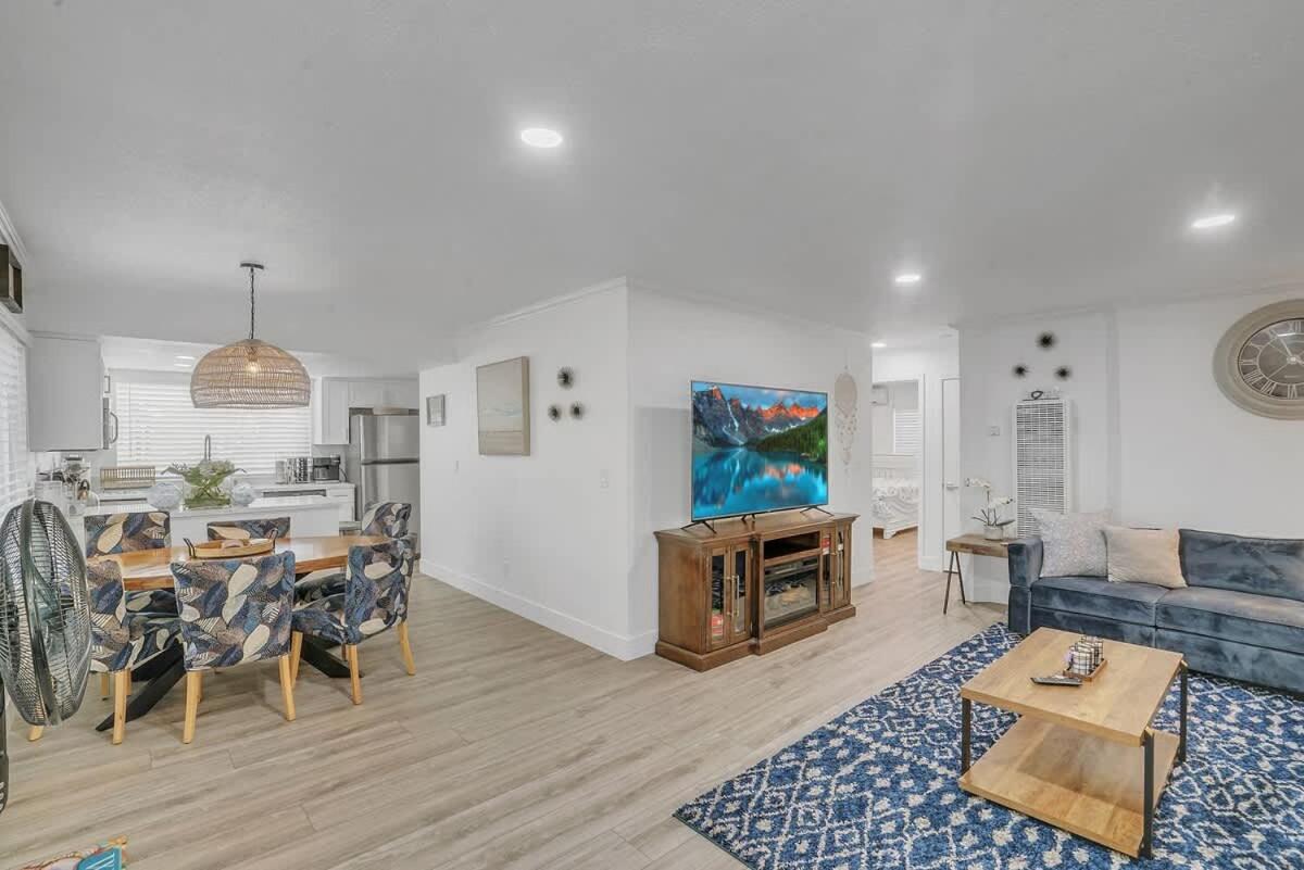 Apartment 3bed 3bath Blocks To The And Bay In Pb