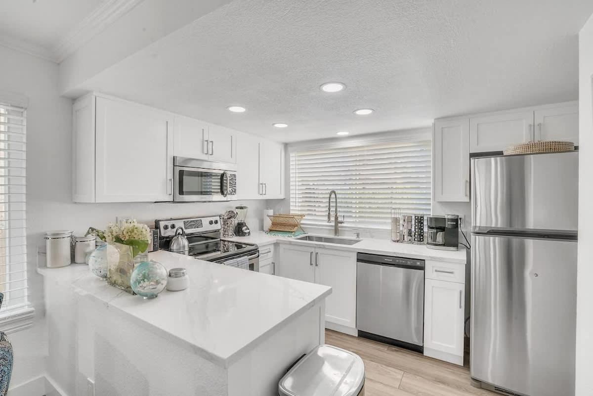 Apartment 3bed 3bath Blocks To The And Bay In Pb *