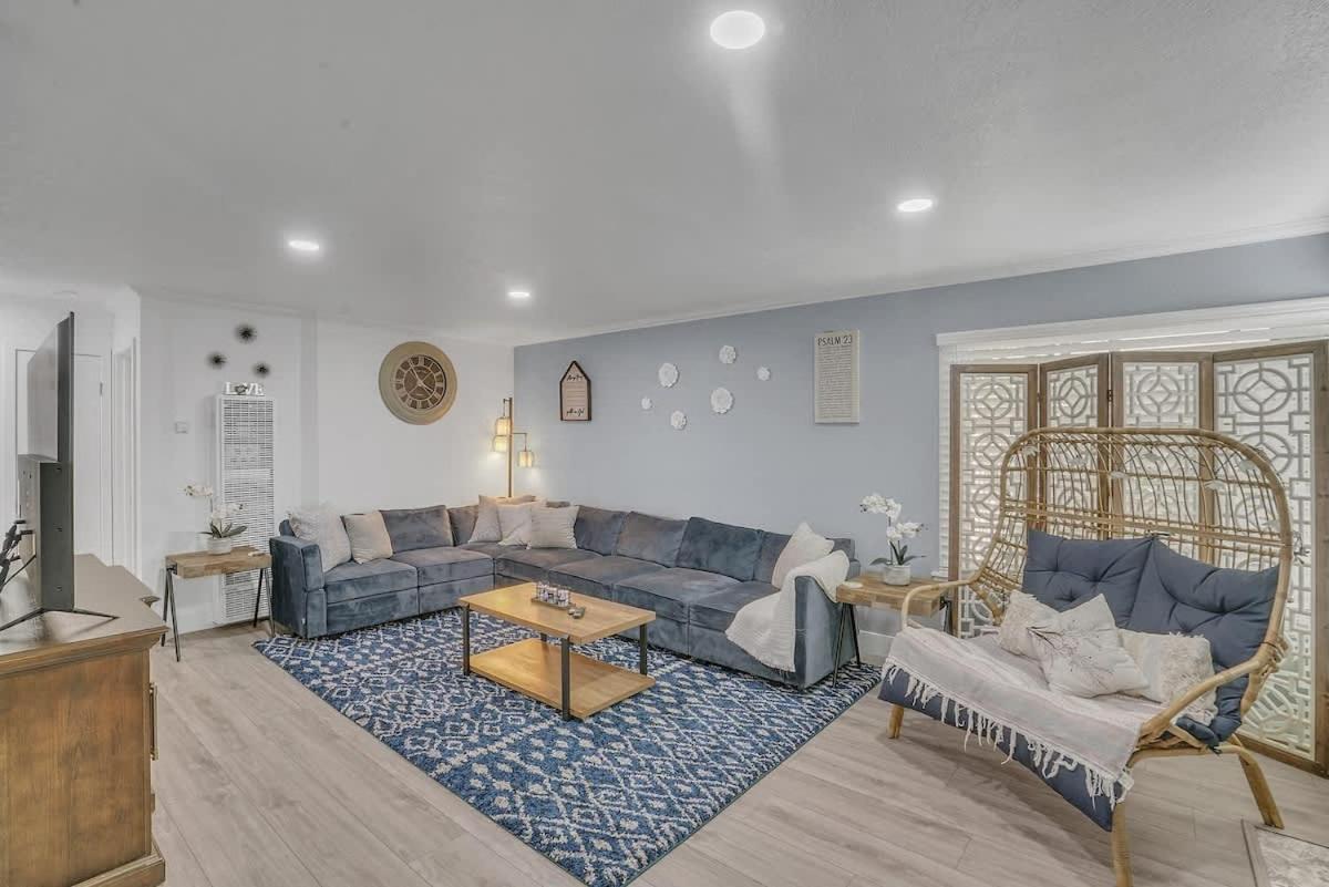 3bed 3bath Blocks To The And Bay In Pb Apartment