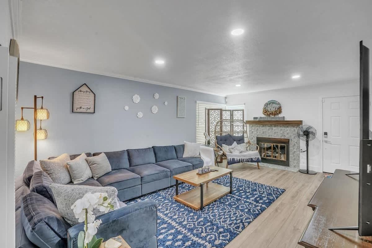 Apartment 3bed 3bath Blocks To The And Bay In Pb