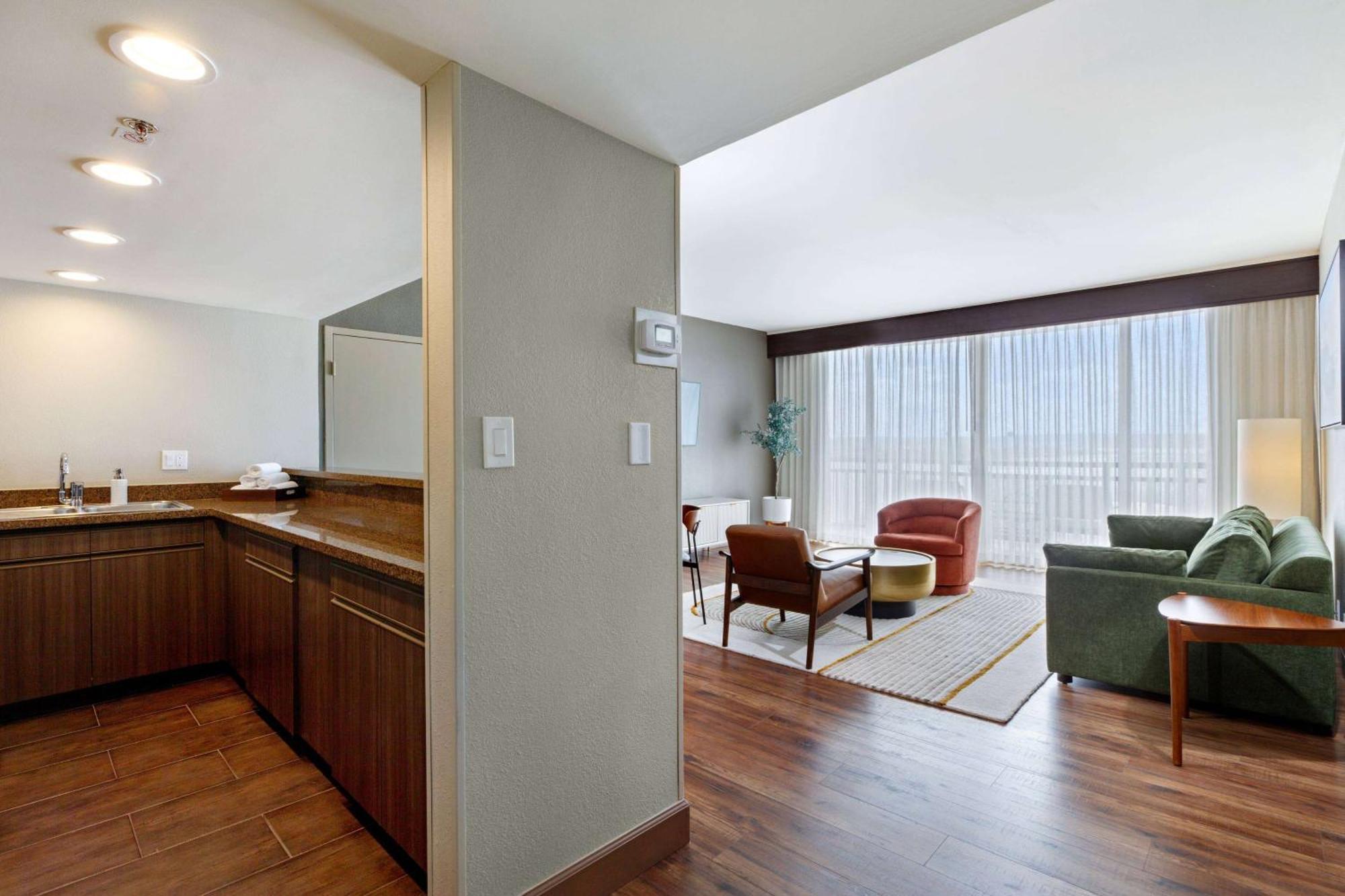 Hotel Wyndham Bayside 3*