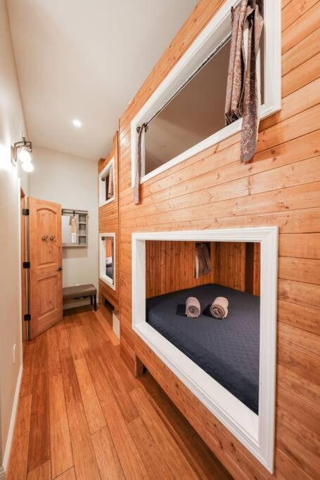 Bamboo Loft 6br, 24 Guests Holiday home San Diego