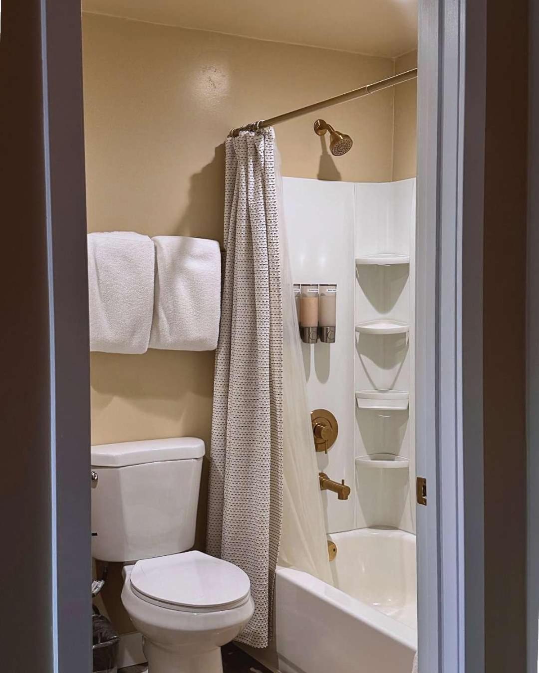 Cozy Private With Patio Ac Laundry Apartment
