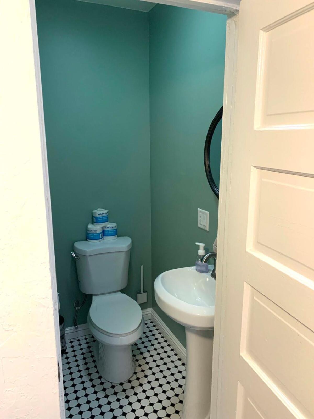 Historic 1910 House Near Downtown Holiday home