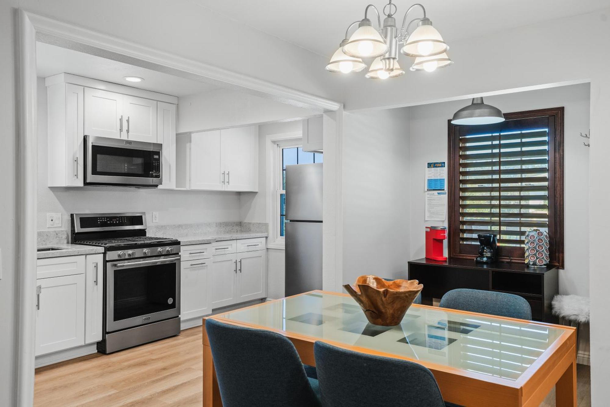 Apartment Peaceful Getaway With Renovated Amenities