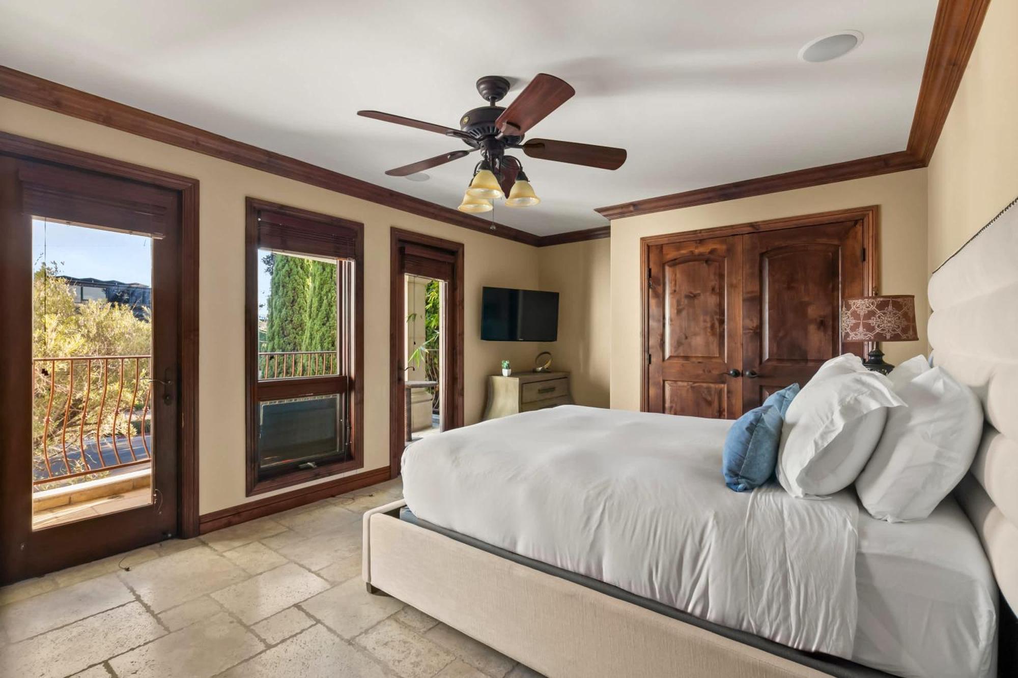 Grand Retreat Rooftop Bliss And Ocean Views *