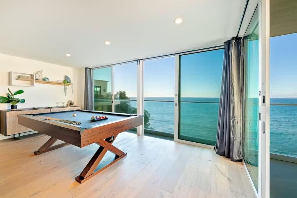 Cliffside Haven Where Ocean Meets Sky *