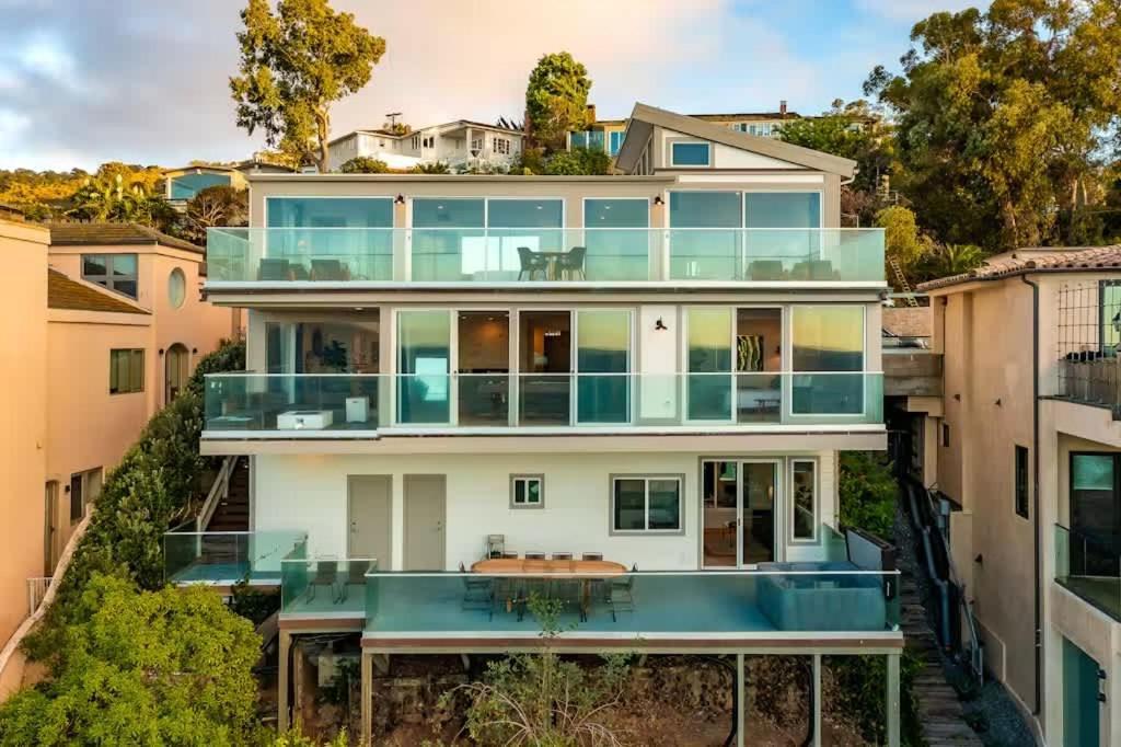 Cliffside Haven Where Ocean Meets Sky