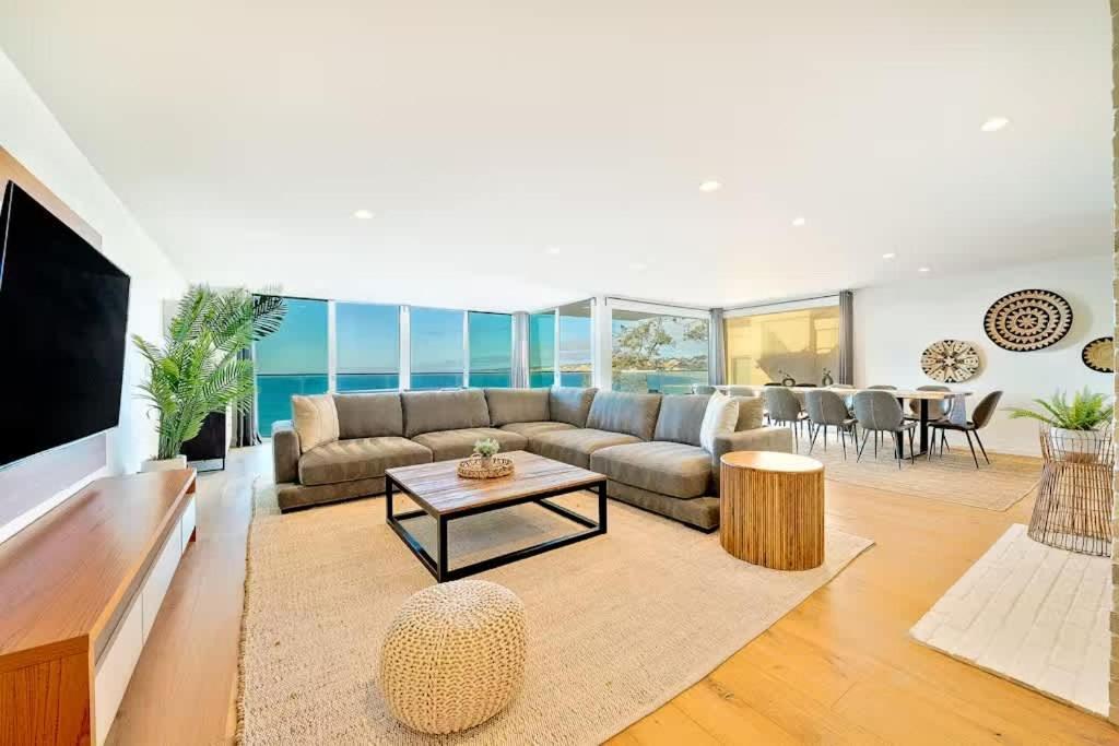 Cliffside Haven Where Ocean Meets Sky *