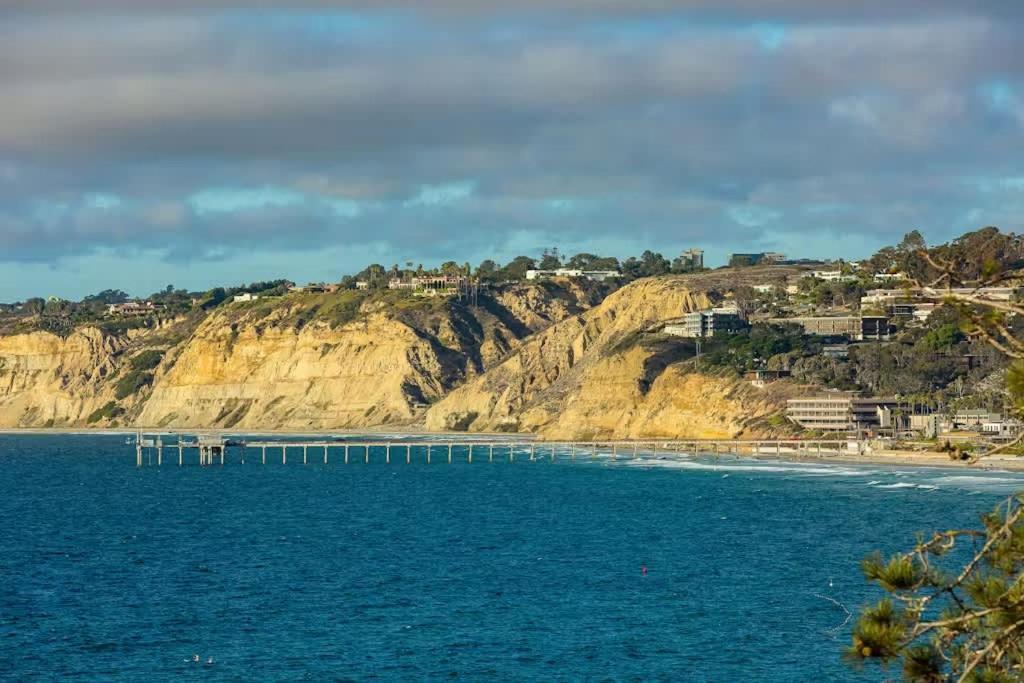 Holiday home Cliffside Haven Where Ocean Meets Sky *