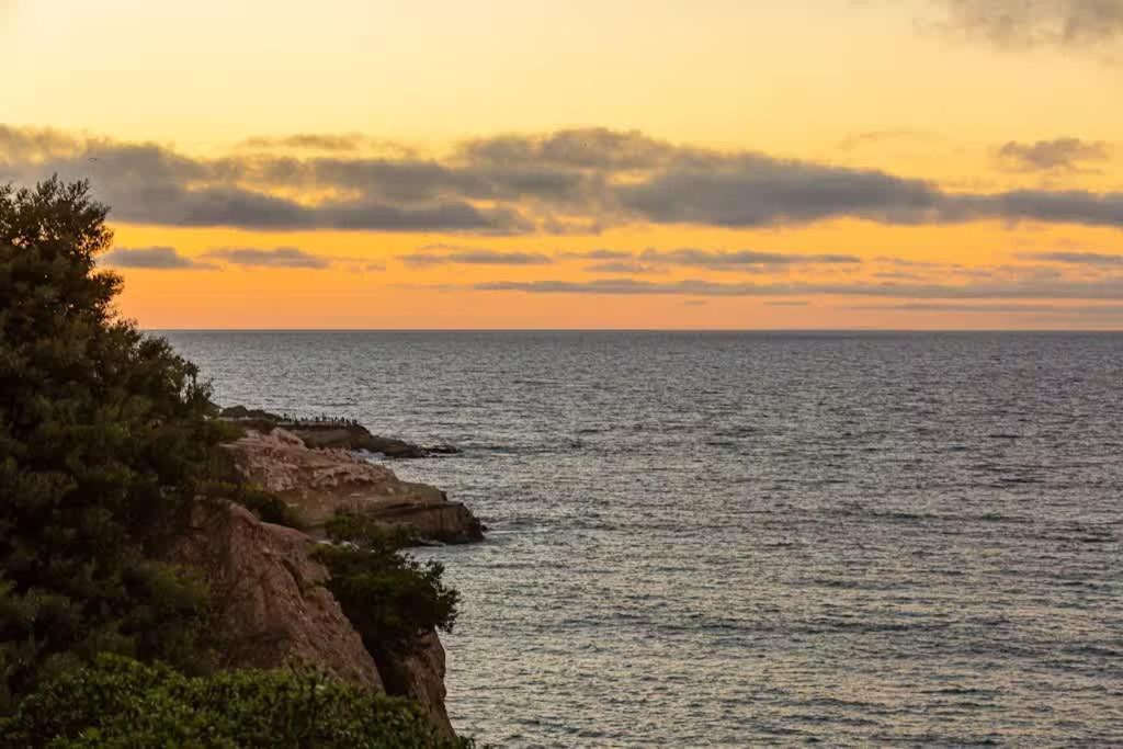 Holiday home Cliffside Haven Where Ocean Meets Sky