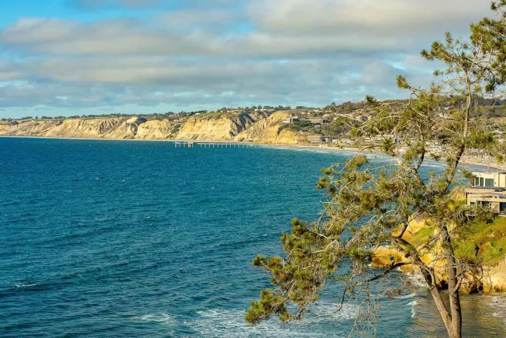 Cliffside Haven Where Ocean Meets Sky Holiday home *
