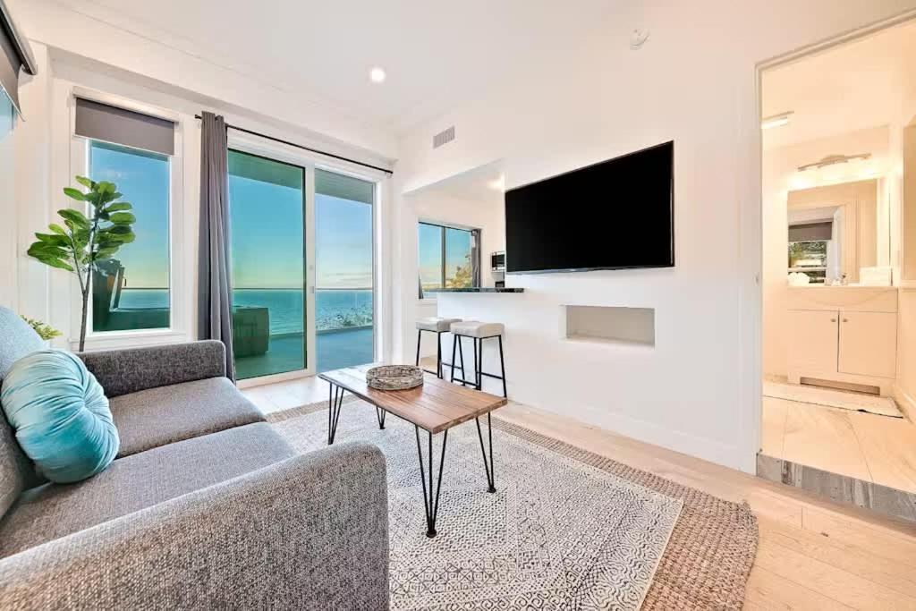 Cliffside Haven Where Ocean Meets Sky