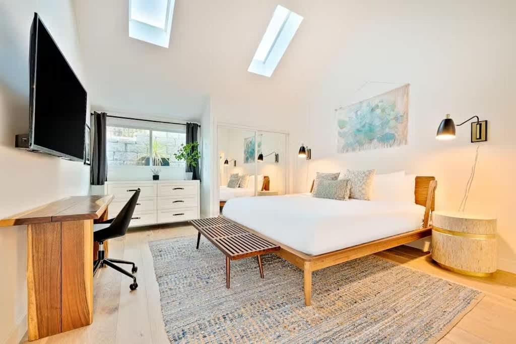 Cliffside Haven Where Ocean Meets Sky * San Diego