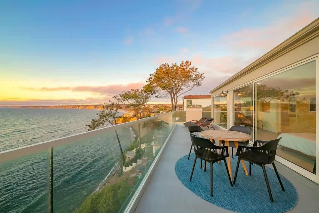 Cliffside Haven Where Ocean Meets Sky Holiday home *