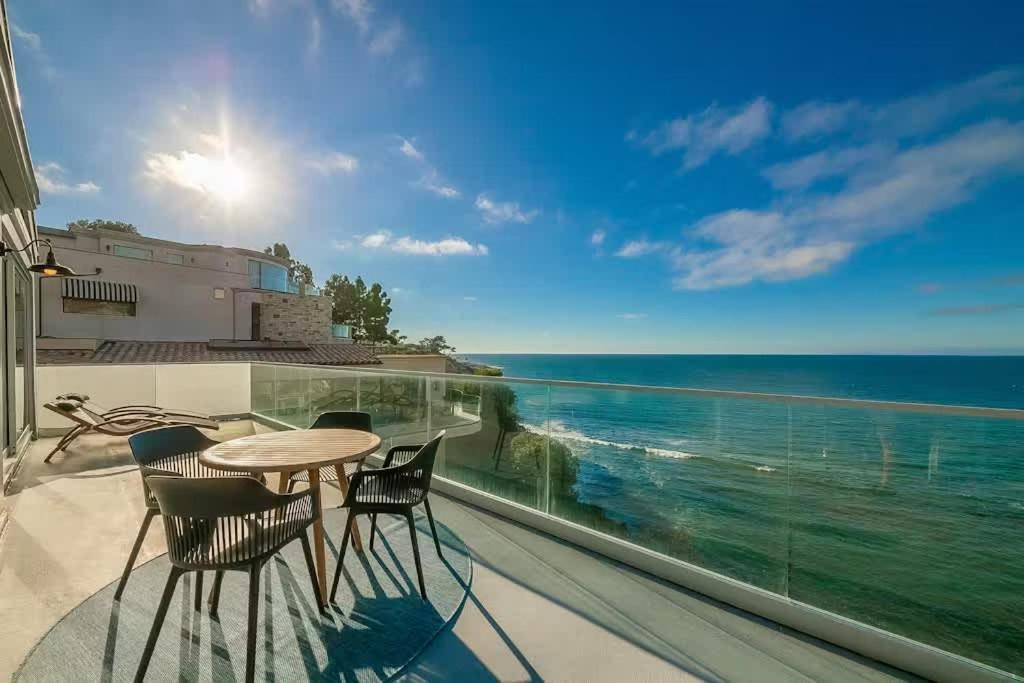 Cliffside Haven Where Ocean Meets Sky *